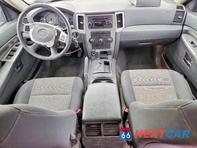 Zdjęcie 8 z 13 samochodu: 2010 JEEP GRAND CHEROKEE LAREDO VIN:1J4PR4GK9AC140349 - miniatura