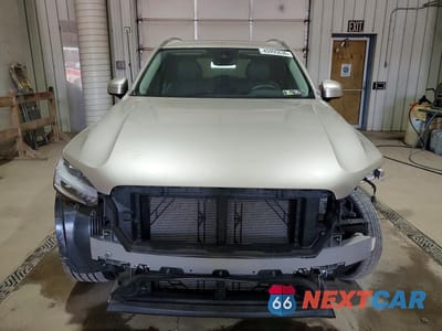 Piąte zdjęcie samochodu w środku: 2025 VOLVO XC90 CORE VIN:YV4M12PJ4S1325236 - miniatura