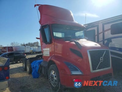 2020 VOLVO VNR SEMI TRUCK 4V4WC9EG5LN225375 - główne zdjęcie licytacji z USA - miniatura
