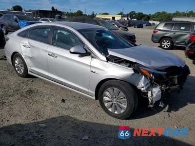 Czwarte zdjęcie samochodu z boku: 2016 HYUNDAI SONATA HYBRID SE VIN:KMHE24L12GA036641 - miniatura