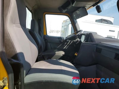 Piąte zdjęcie samochodu w środku: 2019 INTERNATIONAL LT625 SEMI TRUCK VIN:3HSDZTZR8KN729018 - miniatura