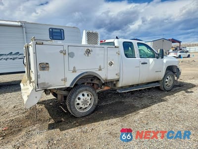 Trzecie zdjęcie samochodu z tyłu: 2013 CHEVROLET SILVERADO K2500 HEAVY DUTY VIN:1GC2KVCG5DZ208627 - miniatura