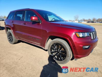 Czwarte zdjęcie samochodu z boku: 2019 JEEP GRAND CHEROKEE LAREDO VIN:1C4RJFAG7KC600888 - miniatura