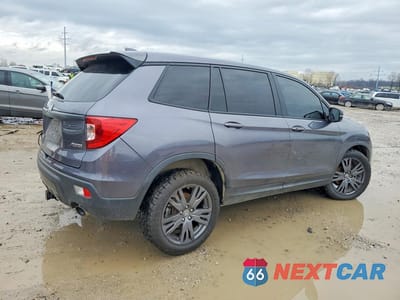 Trzecie zdjęcie samochodu z tyłu: 2021 HONDA PASSPORT EXL VIN:5FNYF8H50MB032261 - miniatura