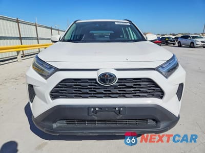 Piąte zdjęcie samochodu w środku: 2024 TOYOTA RAV4 XLE VIN:2T3W1RFV2RC268086 - miniatura