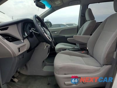 Zdjęcie 7 z 12 samochodu: 2017 TOYOTA SIENNA LE 8-PASSENGER VIN:5TDKZ3DC5HS808048 - miniatura