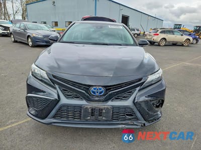 Piąte zdjęcie samochodu w środku: 2022 TOYOTA CAMRY HYBRID SE VIN:4T1G31AKXNU595950 - miniatura