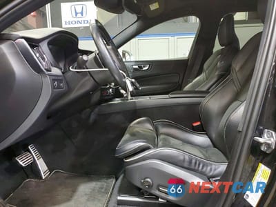 Zdjęcie 7 z 13 samochodu: 2019 VOLVO XC60 T5 R-DESIGN VIN:LYV102RM1KB242565 - miniatura