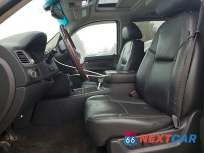 Zdjęcie 7 z 12 samochodu: 2012 GMC YUKON XL DENALI VIN:1GKS2MEF1CR247104 - miniatura