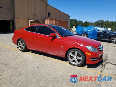 Czwarte zdjęcie samochodu z boku: 2012 MERCEDES-BENZ C 250 VIN:WDDGJ4HB6CF730642 - miniatura