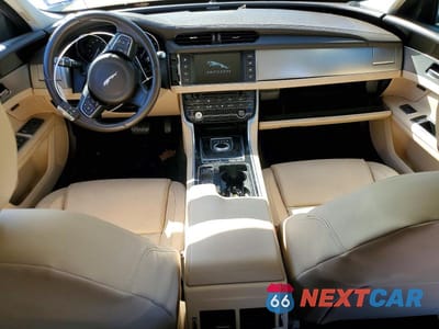 Zdjęcie 8 z 12 samochodu: 2017 JAGUAR XF PREMIUM VIN:SAJBD4BV9HCY27777 - miniatura