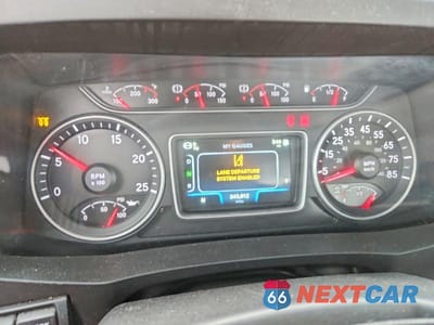 Zdjęcie 8 z 10 samochodu: 2019 INTERNATIONAL LT625 SEMI TRUCK VIN:3HSDZTZR3KN074329 - miniatura