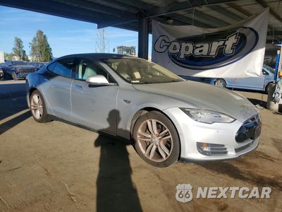 Czwarte zdjęcie samochodu z boku: 2014 TESLA MODEL S VIN:5YJSA1H14EFP63625 - miniatura