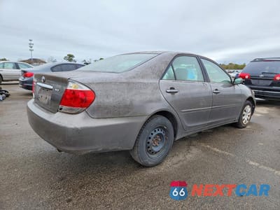 Trzecie zdjęcie samochodu z tyłu: 2005 TOYOTA CAMRY LE VIN:4T1BE32K95U970290 - miniatura