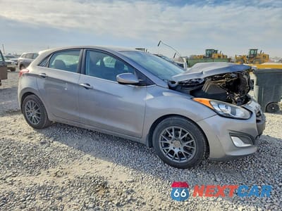 Czwarte zdjęcie samochodu z boku: 2013 HYUNDAI ELANTRA GT BASE VIN:KMHD35LE0DU150231 - miniatura