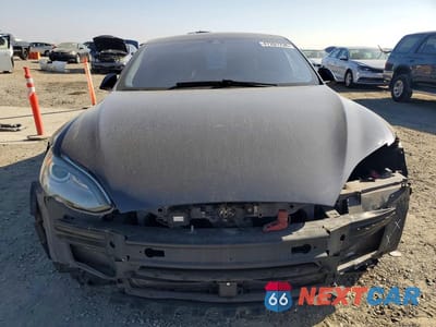 Piąte zdjęcie samochodu w środku: 2015 TESLA MODEL S 85 VIN:5YJSA1H12FF083546 - miniatura