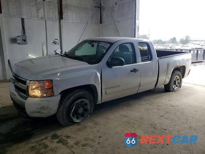 2008 CHEVROLET SILVERADO K1500 1GCEK19018Z290491 - główne zdjęcie licytacji z USA - miniatura