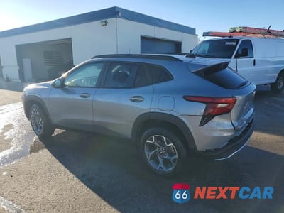 Drugie zdjęcie samochodu z przodu: 2025 CHEVROLET TRAX 1LT VIN:KL77LHEP6SC239397 - miniatura