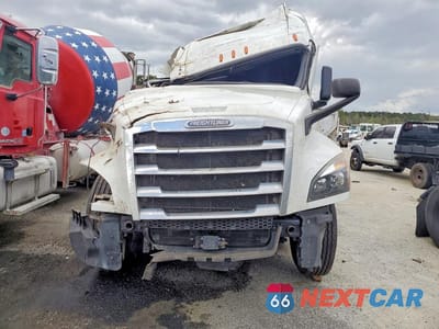 Piąte zdjęcie samochodu w środku: 2020 FREIGHTLINER CASCADIA 126 VIN:3AKJHHDR7LSLR0700 - miniatura