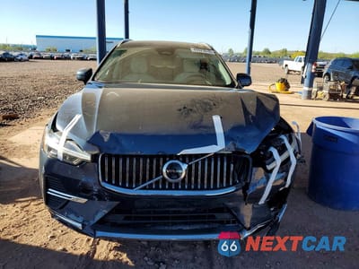 Piąte zdjęcie samochodu w środku: 2023 VOLVO XC60 PLUS VIN:YV4L12RN9P1388948 - miniatura