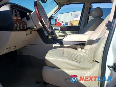 Zdjęcie 7 z 14 samochodu: 2003 LINCOLN NAVIGATOR VIN:5LMFU28R53LJ32857 - miniatura