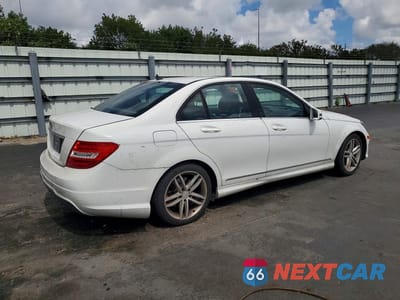 Trzecie zdjęcie samochodu z tyłu: 2013 MERCEDES-BENZ C 250 VIN:WDDGF4HB7DR279254 - miniatura