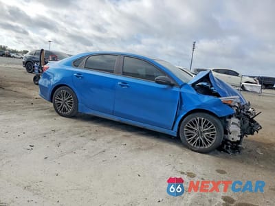 Czwarte zdjęcie samochodu z boku: 2023 KIA FORTE GT-LINE VIN:3KPF54AD5PE685585 - miniatura