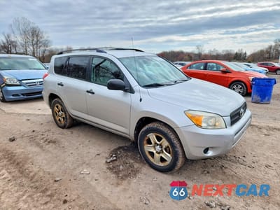 Czwarte zdjęcie samochodu z boku: 2006 TOYOTA RAV4 BASE VIN:JTMZD33V766008994 - miniatura