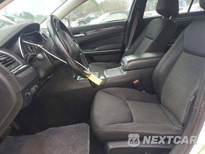 Zdjęcie 7 z 11 samochodu: 2019 CHRYSLER 300 TOURING VIN:2C3CCAAGXKH755522 - miniatura
