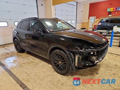 Czwarte zdjęcie samochodu z boku: 2021 PORSCHE CAYENNE VIN:WP1AA2AY7MDA05582 - miniatura