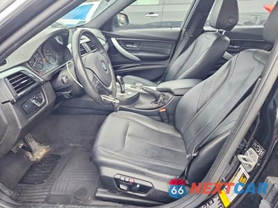 Zdjęcie 7 z 12 samochodu: 2015 BMW 328 XI VIN:WBA3B3G55FNR89240 - miniatura