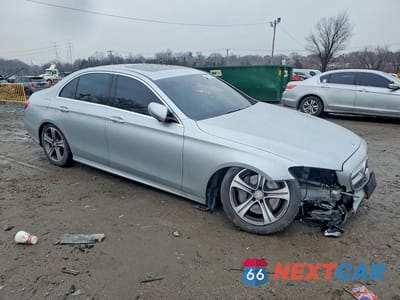 Czwarte zdjęcie samochodu z boku: 2017 MERCEDES-BENZ E 300 4MATIC VIN:WDDZF4KB6HA214093 - miniatura
