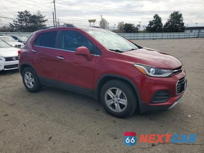 Czwarte zdjęcie samochodu z boku: 2018 CHEVROLET TRAX 1LT VIN:3GNCJLSB6JL317450 - miniatura