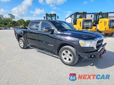Czwarte zdjęcie samochodu z boku: 2021 RAM 1500 BIG HORN VIN:1C6RREFT2MN574269 - miniatura
