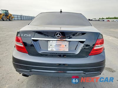 Zdjęcie 6 z 11 samochodu: 2012 MERCEDES-BENZ C 250 VIN:WDDGF4HB2CA605877 - miniatura