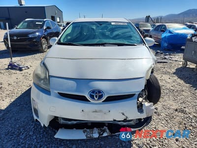 Piąte zdjęcie samochodu w środku: 2011 TOYOTA PRIUS FOUR VIN:JTDKN3DU8B0294615 - miniatura