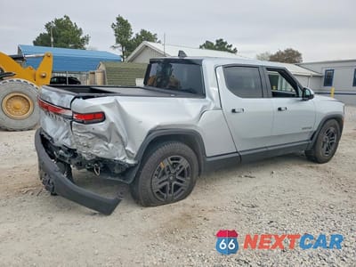 Trzecie zdjęcie samochodu z tyłu: 2025 RIVIAN R1T ADVENTURE VIN:7FCTGBAA3SN037989 - miniatura