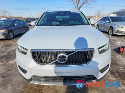 Piąte zdjęcie samochodu w środku: 2021 VOLVO XC40 T5 MOMENTUM VIN:YV4162UK1M2537297 - miniatura