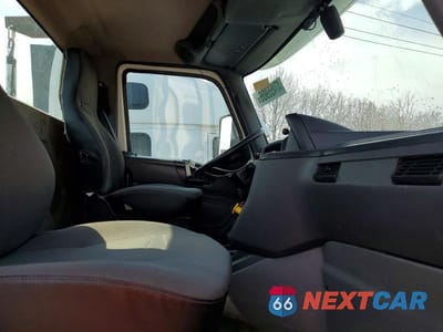 Piąte zdjęcie samochodu w środku: 2019 INTERNATIONAL LT625 SEMI TRUCK VIN:3HSDZTZR1KN136276 - miniatura