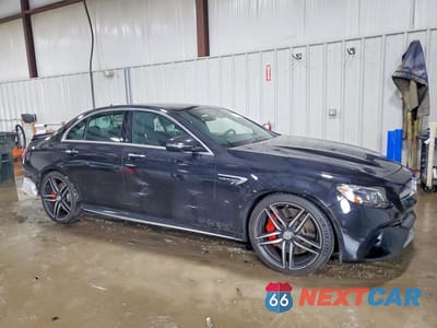 Czwarte zdjęcie samochodu z boku: 2019 MERCEDES-BENZ E 63 AMG-S 4MATIC VIN:WDDZF8KB8KA503572 - miniatura