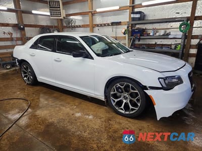 Czwarte zdjęcie samochodu z boku: 2018 CHRYSLER 300 TOURING VIN:2C3CCAAG4JH294008 - miniatura