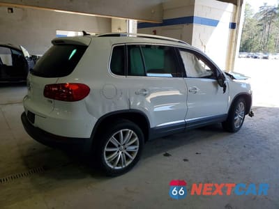 Trzecie zdjęcie samochodu z tyłu: 2016 VOLKSWAGEN TIGUAN S VIN:WVGAV7AX0GW596451 - miniatura