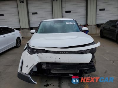 Piąte zdjęcie samochodu w środku: 2023 KIA SOUL LX VIN:KNDJ23AUXP7215730 - miniatura