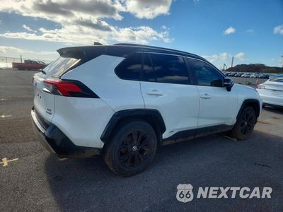 Trzecie zdjęcie samochodu z tyłu: 2022 TOYOTA RAV4 HYBRID XSE VIN:JTME6RFV7NJ023062 - miniatura