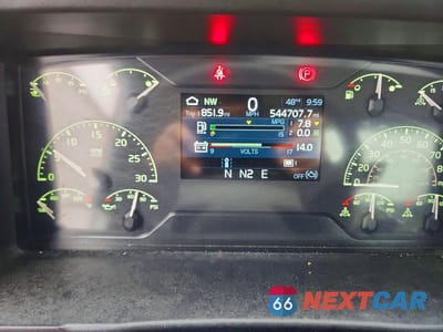 Zdjęcie 8 z 10 samochodu: 2020 VOLVO VNR SEMI TRUCK VIN:4V4WC9EG4LN266628 - miniatura