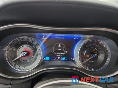 Zdjęcie 9 z 11 samochodu: 2018 CHRYSLER 300 TOURING VIN:2C3CCARG2JH235026 - miniatura