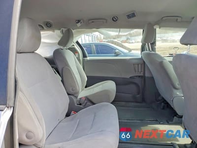 Zdjęcie 11 z 12 samochodu: 2018 TOYOTA SIENNA L 7-PASSENGER VIN:5TDZZ3DC2JS963189 - miniatura