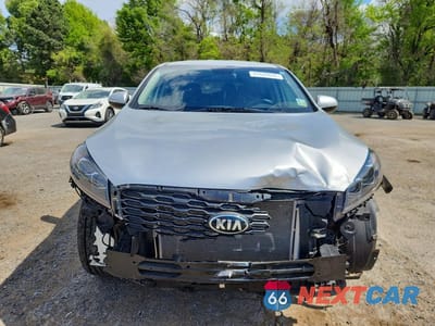 Piąte zdjęcie samochodu w środku: 2020 KIA SORENTO LX VIN:5XYPG4A37LG660187 - miniatura