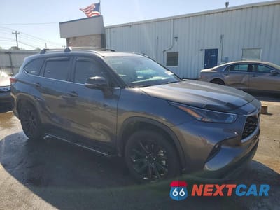 Czwarte zdjęcie samochodu z boku: 2023 TOYOTA HIGHLANDER XLE VIN:5TDKDRAH8PS004858 - miniatura