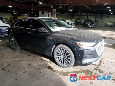 Czwarte zdjęcie samochodu z boku: 2019 AUDI E-TRON PRESTIGE VIN:WA1VABGE2KB023281 - miniatura